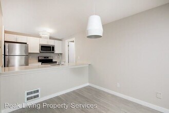 6041 California Ave SW in Seattle, WA - Building Photo - Building Photo