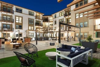 1008 E El Camino Real in Sunnyvale, CA - Building Photo - Building Photo