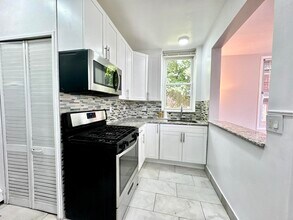414 Undercliff Ave in Edgewater, NJ - Building Photo - Building Photo