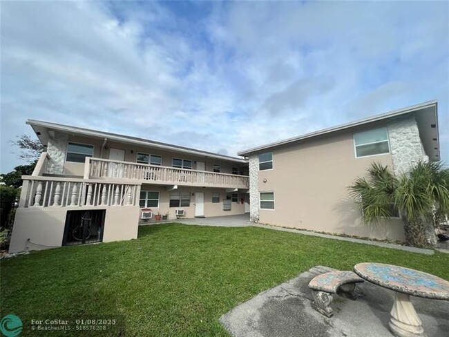 701 SE 15th St-Unit -8 in Fort Lauderdale, FL - Building Photo - Building Photo