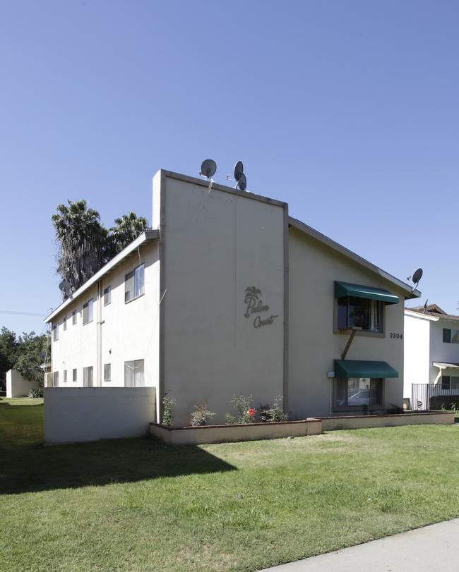 Palm Court Apartments in Fullerton, CA - Building Photo - Building Photo