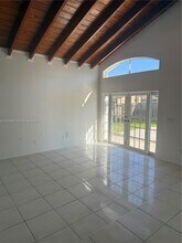 10937 SW 138th Pl in Miami, FL - Foto de edificio - Building Photo