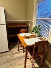 1190 Cleveland Dr, Unit Right in Buffalo, NY - Foto de edificio - Building Photo