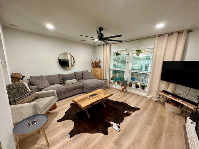 1308 Matthews Ln in Austin, TX - Building Photo - Building Photo