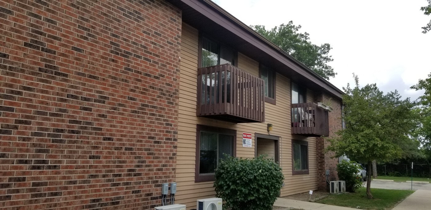 Forest Towers Metro, Sec. 8/Elderly/Disabled in Milwaukee, WI - Building Photo