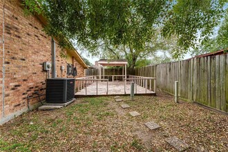 6119 Irish Hill Dr in Houston, TX - Building Photo - Building Photo