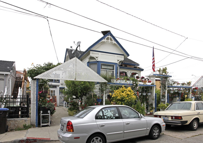 317 Raymond St in Santa Cruz, CA - Foto de edificio - Building Photo