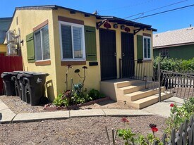 1526-1528 E 9th St in Long Beach, CA - Building Photo