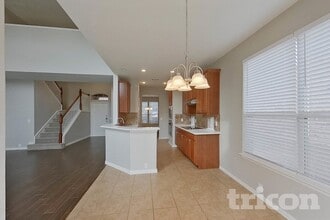 2811 S Serrano in Grand Prairie, TX - Foto de edificio - Building Photo