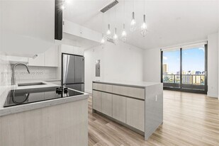 101 Diplomat Pkwy, Unit 0606 in Hallandale Beach, FL - Building Photo