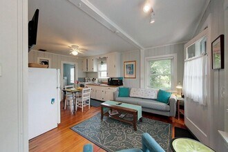 29 Warren Ave in Middletown, RI - Building Photo - Building Photo