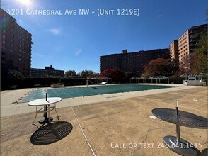 4201 Cathedral Ave NW in Washington, DC - Foto de edificio - Building Photo