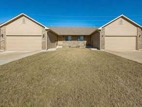 8497 Granite Ct in Wichita, KS - Building Photo - Building Photo