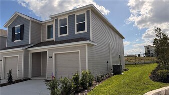 806 Lynx St in Davenport, FL - Building Photo