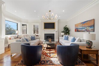 7 Red Cross Ave in Newport, RI - Building Photo - Building Photo