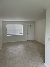 8 SE 19th Ave, Unit 2 in Pompano Beach, FL - Building Photo - Building Photo