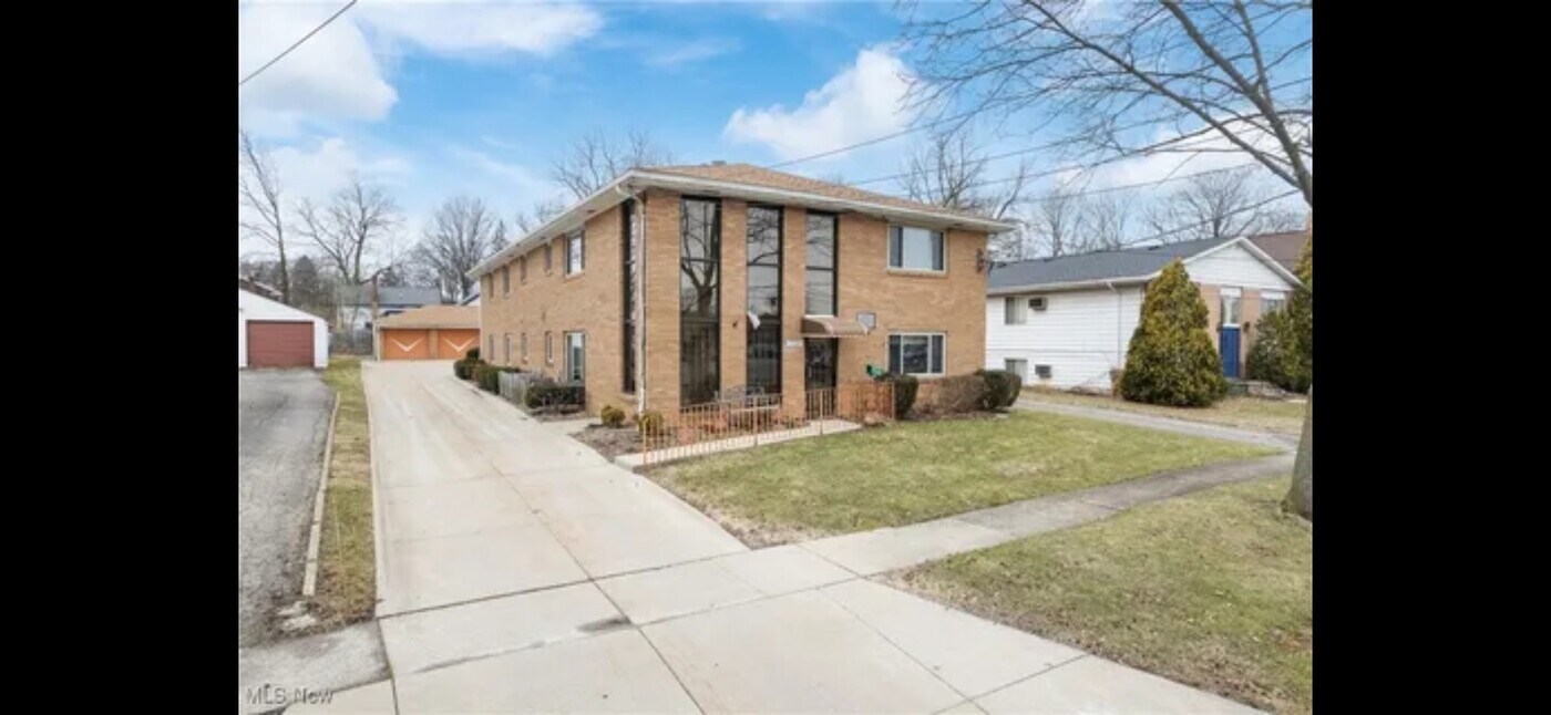 1928 3rd St, Unit 4 in Cuyahoga Falls, OH - Building Photo