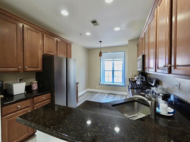 49 Mallard Pl in Secaucus, NJ - Building Photo - Building Photo
