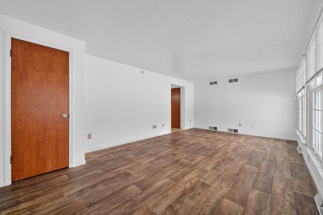 6644 Ravenwood Ave NW in Canton, OH - Foto de edificio - Building Photo