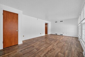 6644 Ravenwood Ave NW in Canton, OH - Foto de edificio - Building Photo