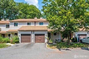 6 Tulip Ct in Edison, NJ - Building Photo