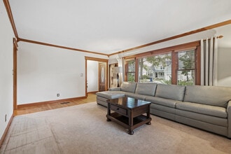 438 S Wright St in Naperville, IL - Building Photo - Building Photo