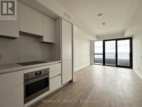 4015 The Exchange in Mississauga, ON - Building Photo - Building Photo