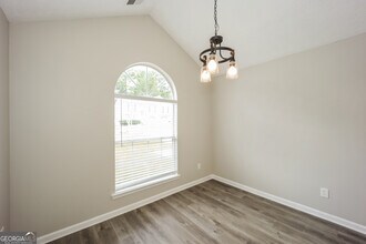 7911 Woodlake Dr in Riverdale, GA - Building Photo - Building Photo