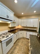 13 Newport Ave-Unit -1 in Newport, RI - Foto de edificio - Building Photo