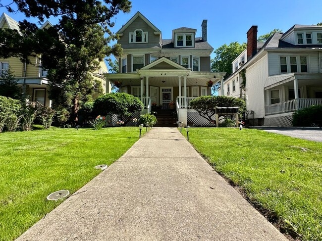 44 Chestnut St