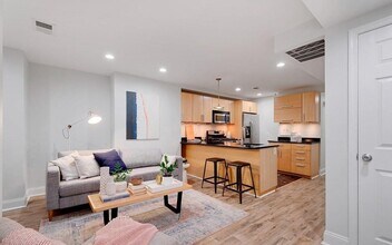 1826 N Capitol St NW, Unit #1 in Washington, DC - Foto de edificio - Building Photo