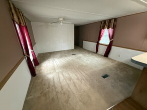 10530 E Sidney Rd in Crystal, MI - Foto de edificio - Building Photo