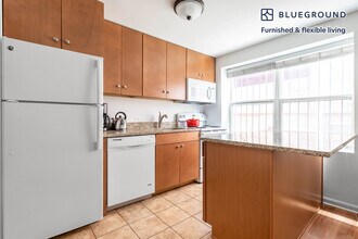 1826 Vernon St NW, Unit FL-1-ID178 in Washington, DC - Foto de edificio - Building Photo