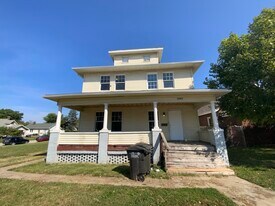 1003 E Main St in Danville, IL - Building Photo