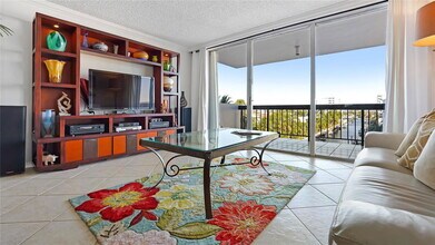 4800 Bayview Dr in Fort Lauderdale, FL - Building Photo - Building Photo