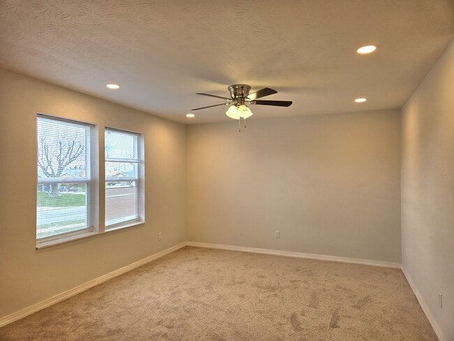 5210 Bessmer Dr in Trotwood, OH - Foto de edificio - Building Photo