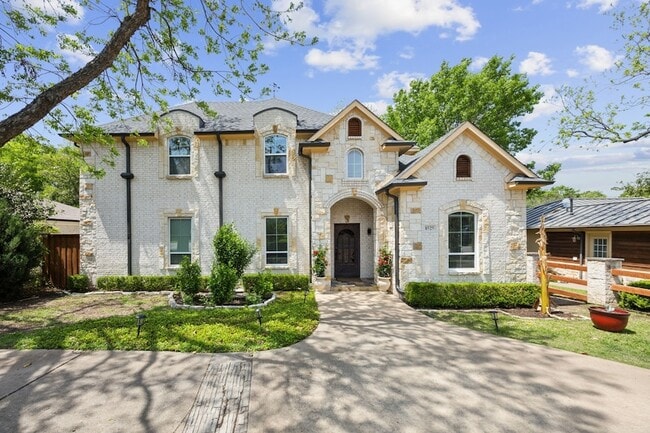 8525 Briarwood Ln