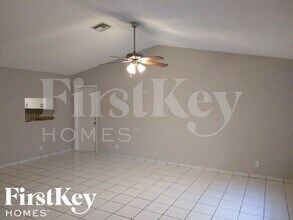 5168 Edgecliff Ave in Greenacres, FL - Foto de edificio - Building Photo