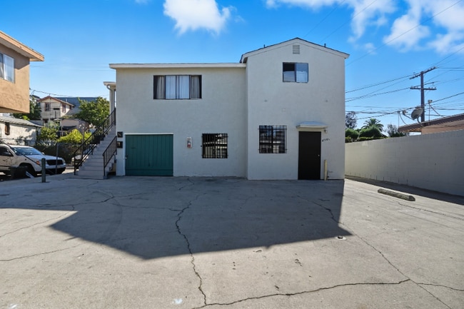 4710 St Elmo Dr in Los Angeles, CA - Foto de edificio - Building Photo