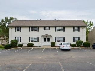 573 Irving Wick Dr E in Heath, OH - Foto de edificio