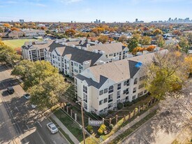 4800 W Lovers Ln, Unit 406D in Dallas, TX - Building Photo