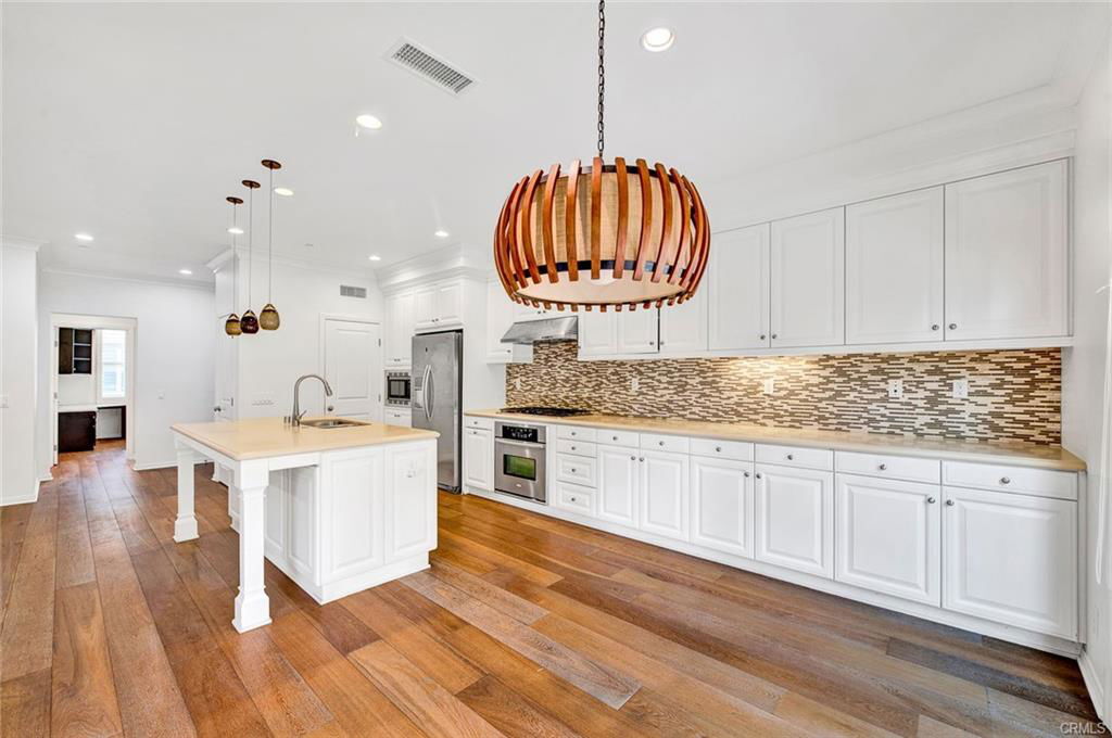 34 Somerton in Irvine, CA - Building Photo