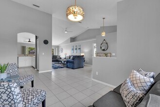 4625 SE 1st Ave in Cape Coral, FL - Building Photo - Building Photo