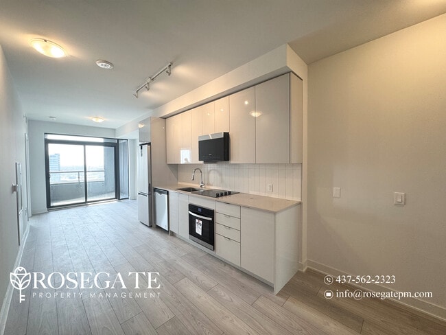2920 Hwy 7 in Vaughan, ON - Building Photo - Building Photo