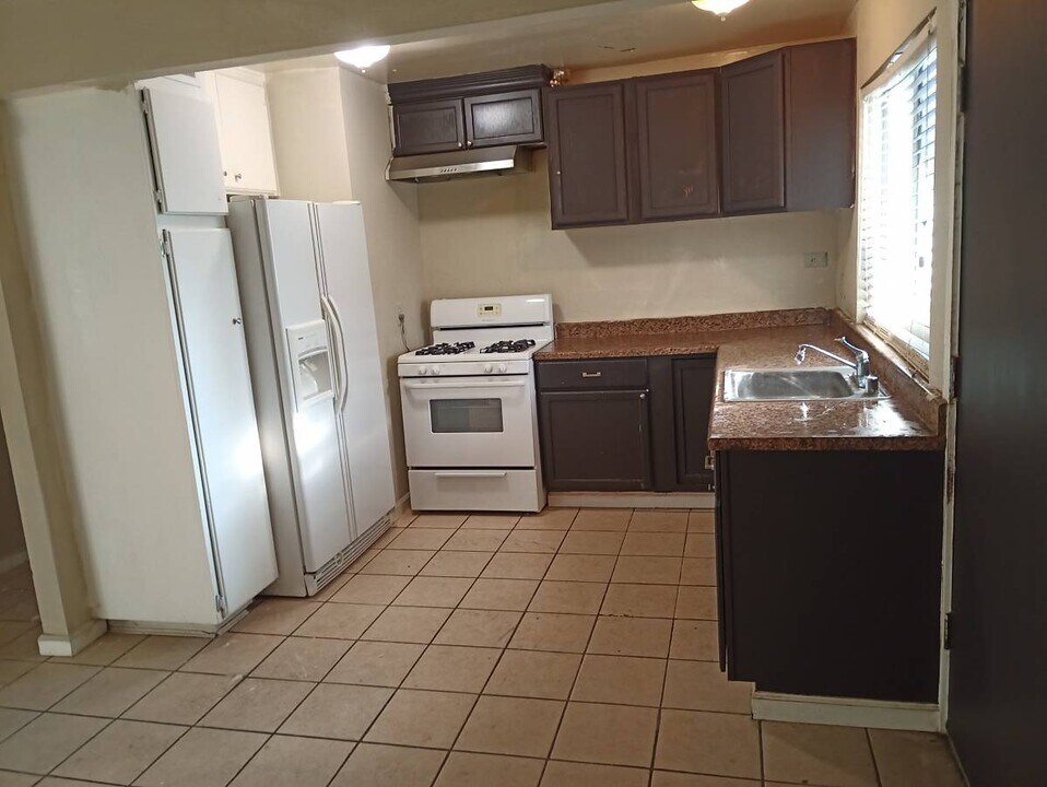 2209 Cedro Ct in Bakersfield, CA - Building Photo