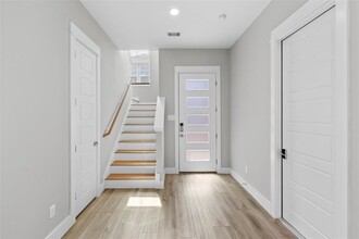 1223 W Tidwell Rd in Houston, TX - Building Photo - Building Photo