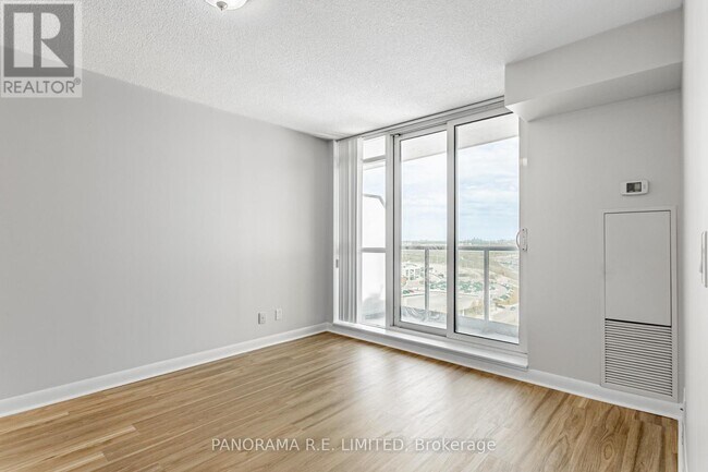205-1205 Sherway Gardens Rd in Toronto, ON - Building Photo - Building Photo