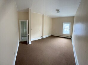 24 Loomis St, Unit 5 in Burlington, VT - Building Photo - Building Photo