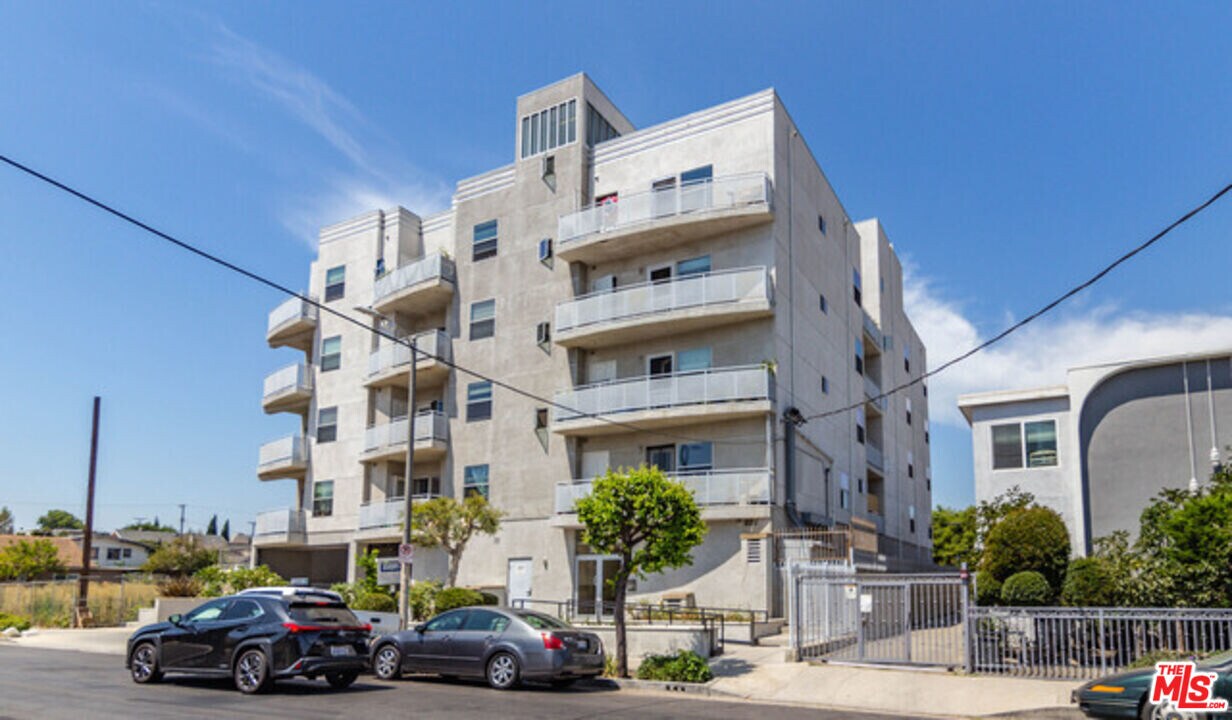 1025 Dewey Ave in Los Angeles, CA - Building Photo