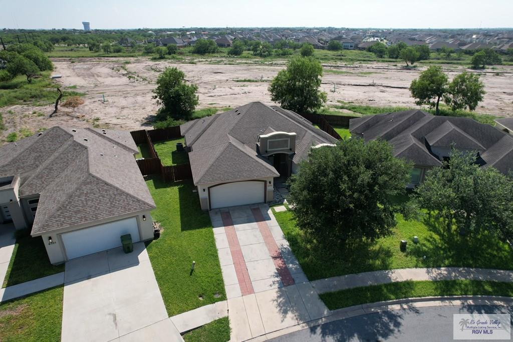 6705 Stone Oak in Brownsville, TX - Foto de edificio